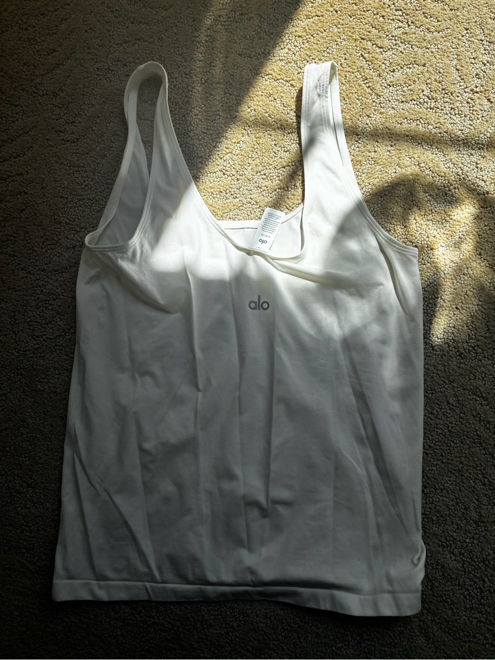 ALO Yoga White Scoop Neck Tank Top - Never worn or used